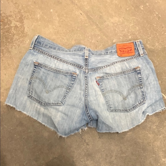 Levi's 501 button fly Blue Jean Shorts with Distressed Hem - Picture 1 of 5